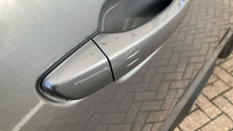 Citroen C5 Aircross 1.2 Hybrid 136 E-series 5dr e-DCS6 Petrol Hatchback